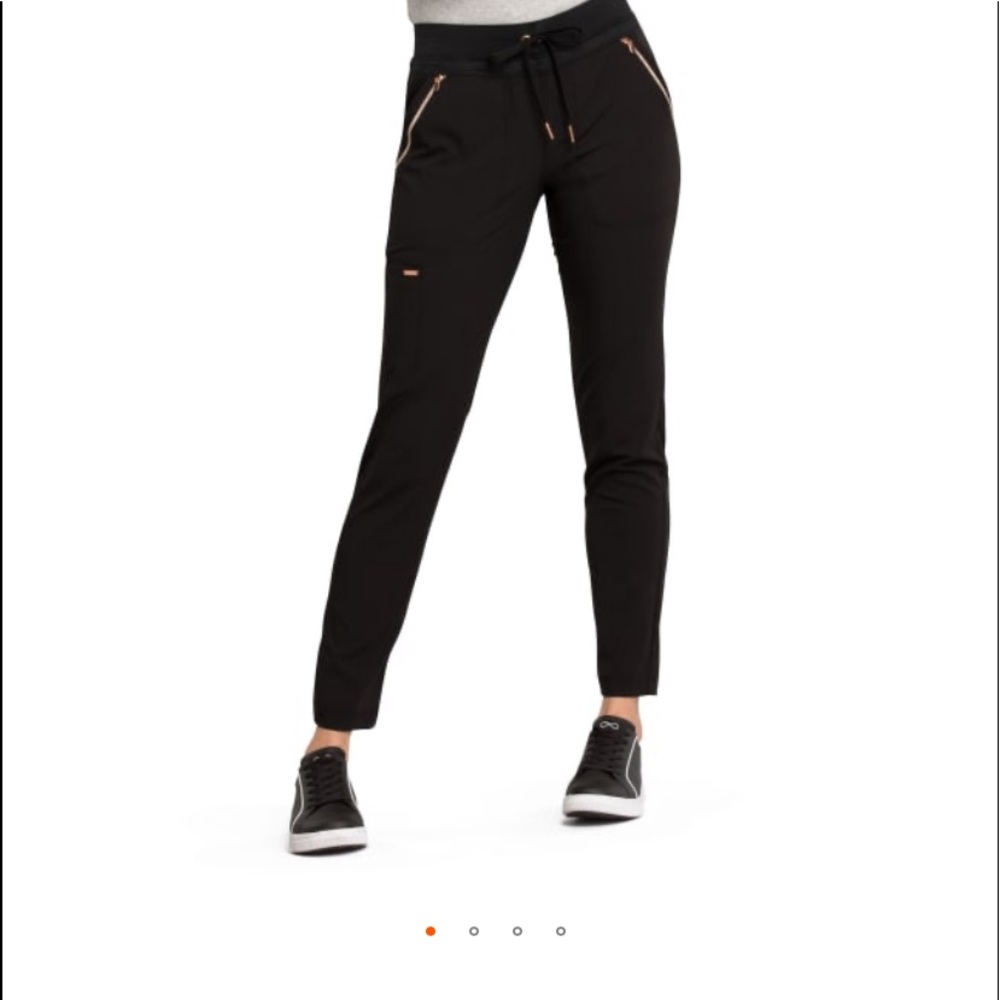 M Jogger scrub bottom